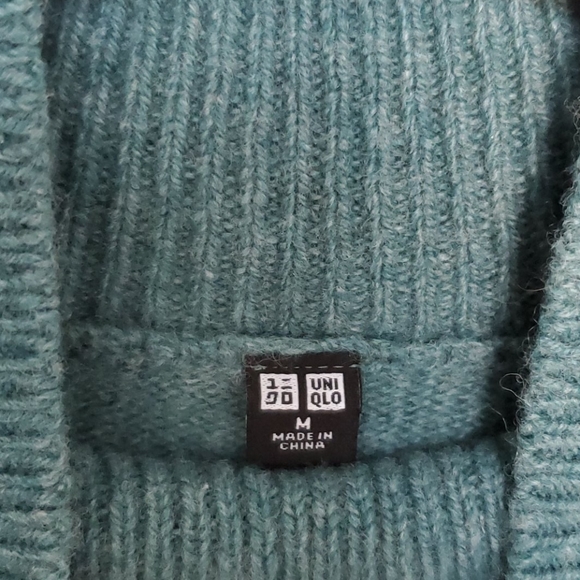 Uniqlo 100% Wool Sweater - Picture 2 of 5